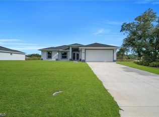 1025 Pilgrim St E, Lehigh Acres, FL 33974