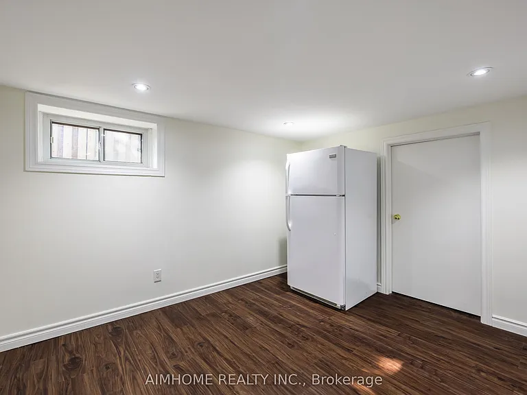 471 Cummer Ave — Photo 20