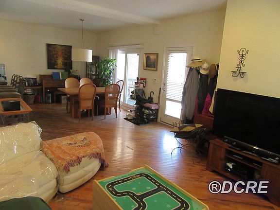 3rd image of 2054 W Chase Ave APT 1R