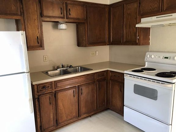 3rd image of 214 W Avenue G