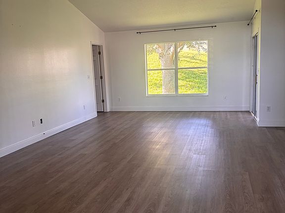4th image of 651 Gentle Breeze Dr
