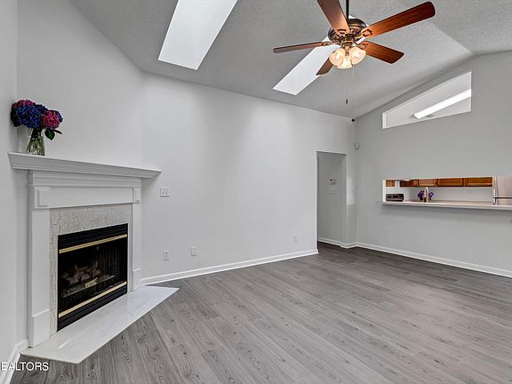 4th image of 9560 Hyacinth Way