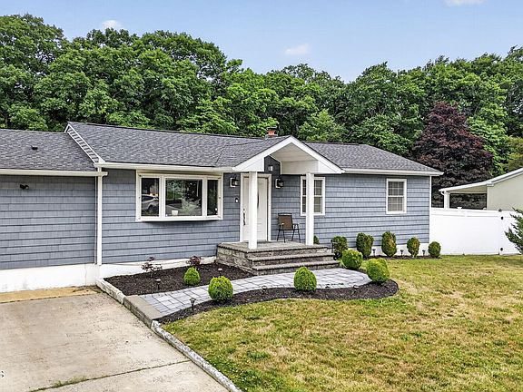 2nd image of 40 Woodside Drive