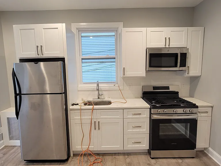 Sherwood Ave — Photo 1
