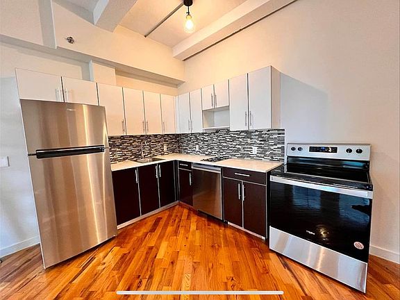 4th image of 2928 41st Ave APT 902