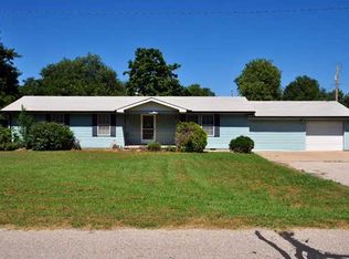 415 W College St, Oxford, KS 67119