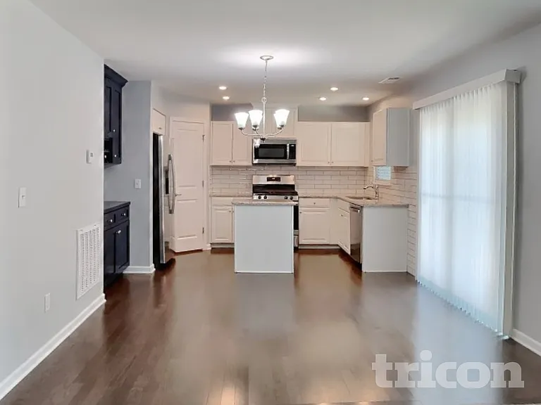 306 Heroit Ct — Photo 5