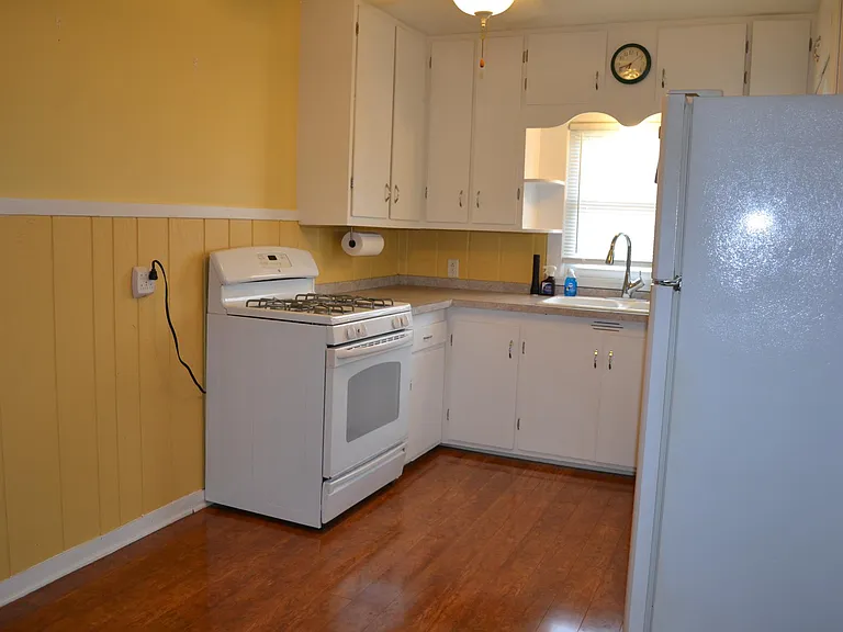 202 Jessie St — Photo 9