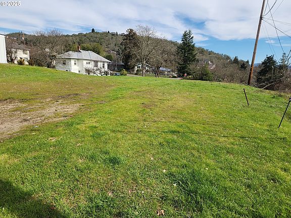 5th image of 0 NE Klamath Ave