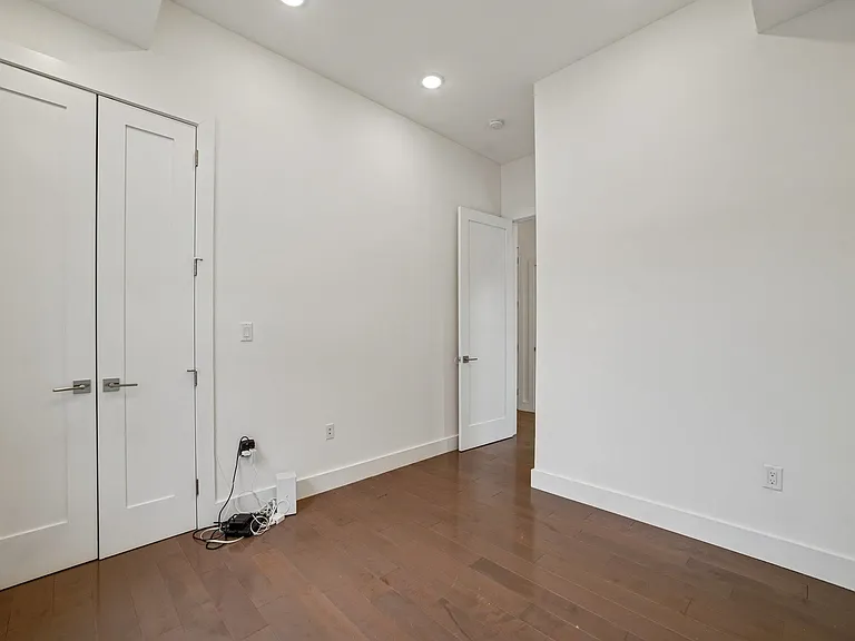 46 Carlton Ave #B — Photo 16