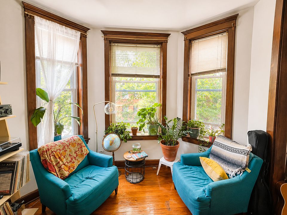 1st image of 3109 W Schubert Ave #2