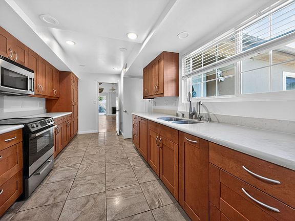 5th image of 4421 Sandburg Way