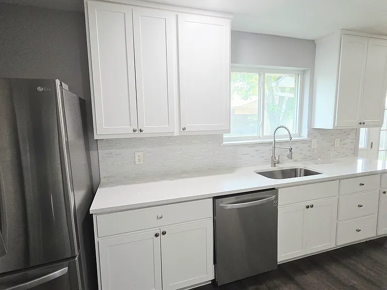 305 Dublin Dr — Photo 9