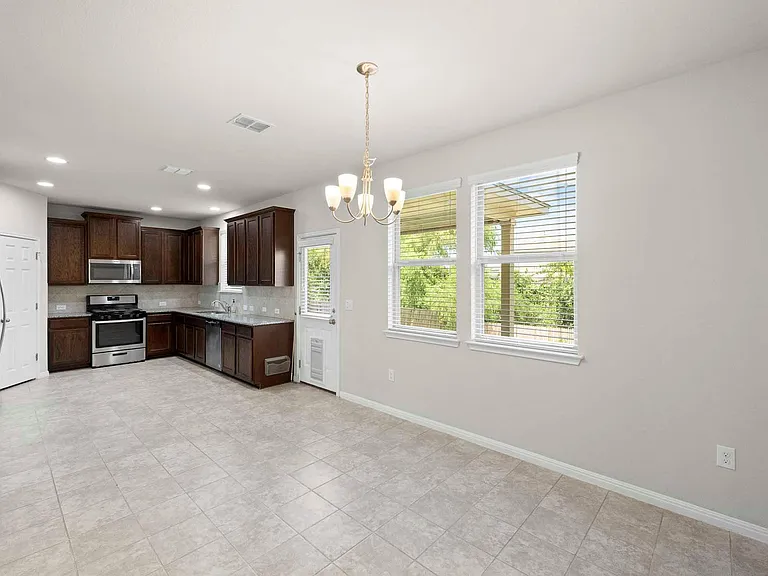 383 Eagle Brook Ln — Photo 8