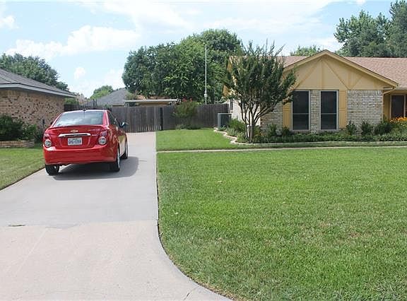 3rd image of 1513 E Windsor Dr