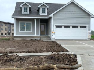 492 S 91st St, West Des Moines, IA 50265
