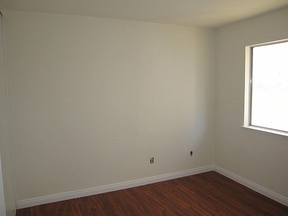 4th image of 15606 Wilder Ave