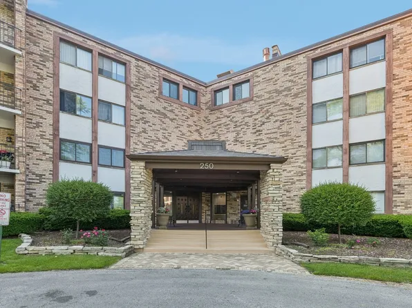 250 W Parliament Pl APT 118, Mount Prospect, IL 60056