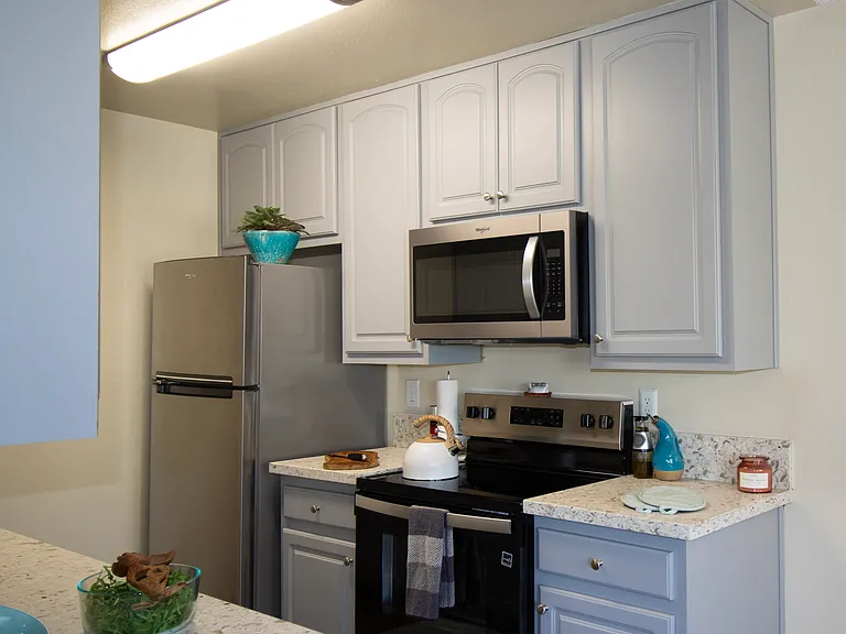 Gold Coast Apartments — Photo 58