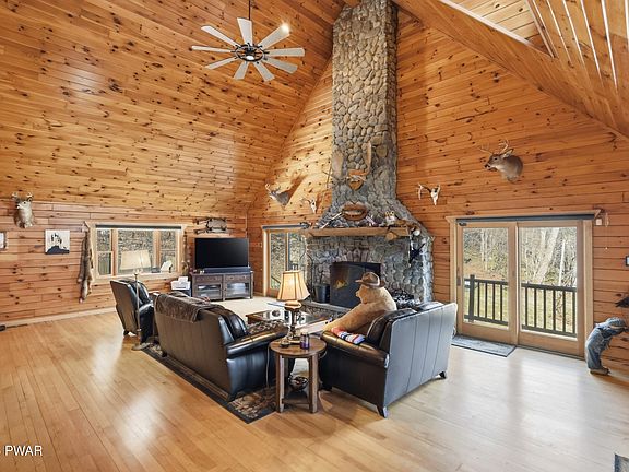 6th image of 992 Winterdale Rd