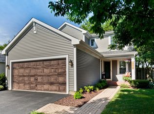 490 Cambridge Dr, Grayslake, IL 60030