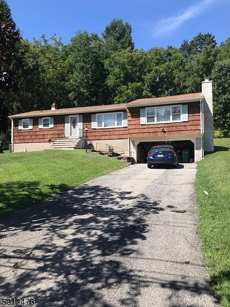 1st image of 14 Woodland Dr