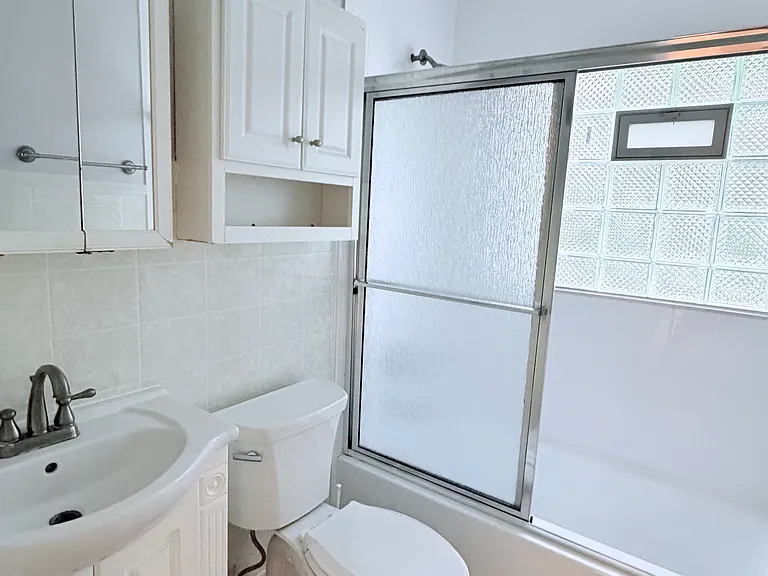 2950 Laverne Dr — Photo 8