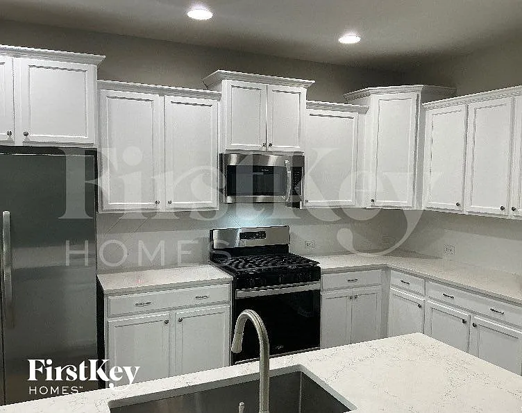 5 bed, 3.0 bath, 2772 sqft, $2,845 — Photo 4