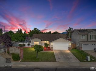 5702 California Spring Dr, Bakersfield, CA 93313