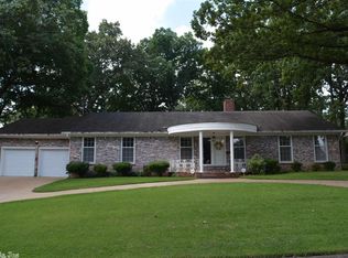 8207 Leawood Blvd, Little Rock, AR 72205
