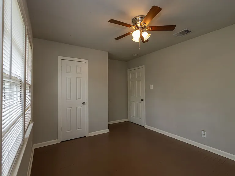 4710 El Paso St — Photo 3