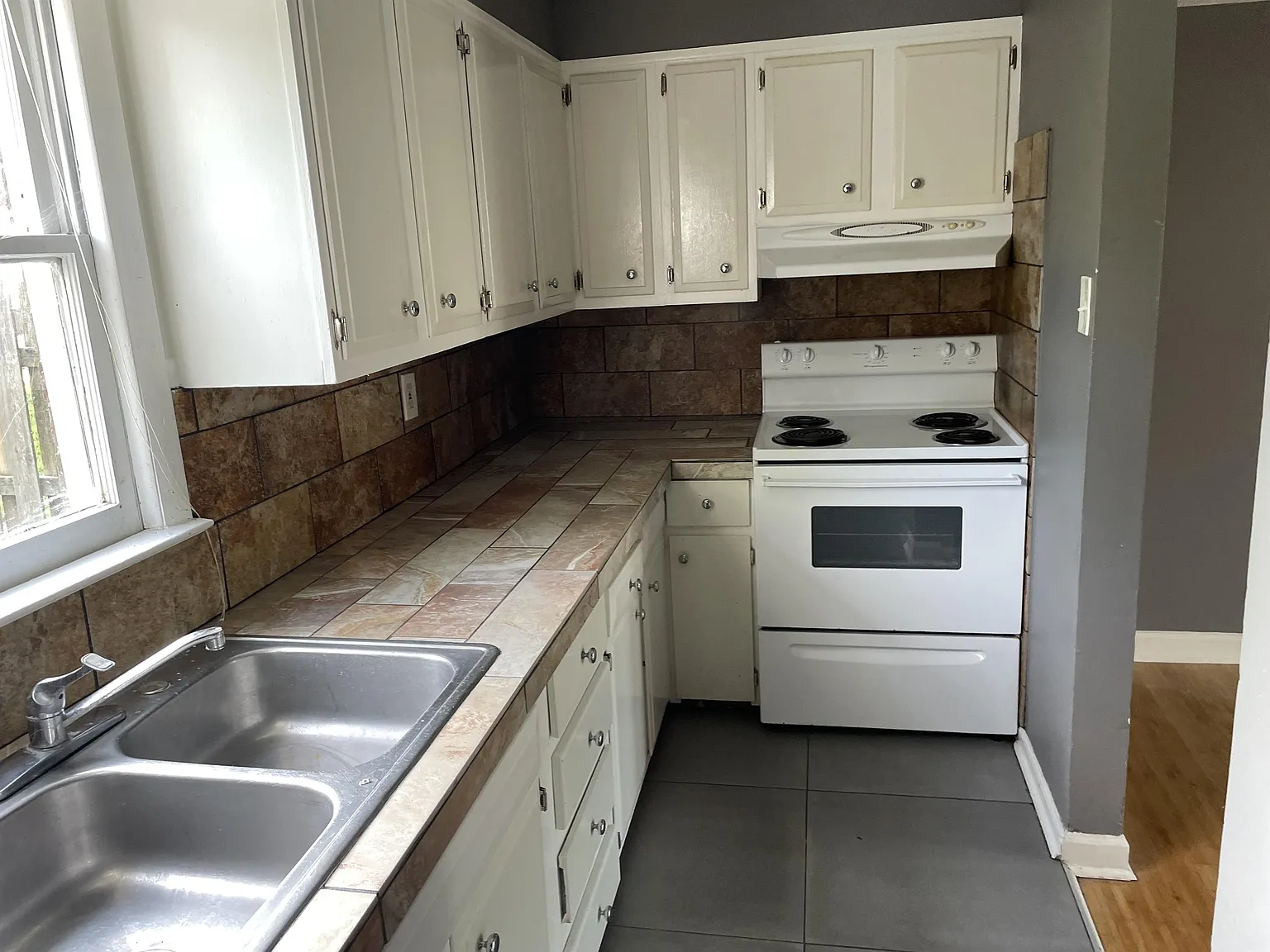 262 Osage Court - 1 — Photo 3