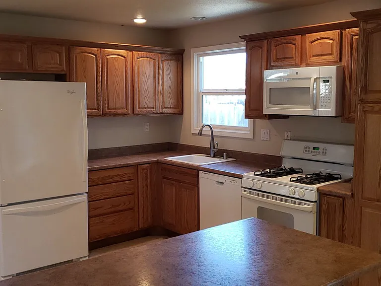 926 Louisa Ct — Photo 6