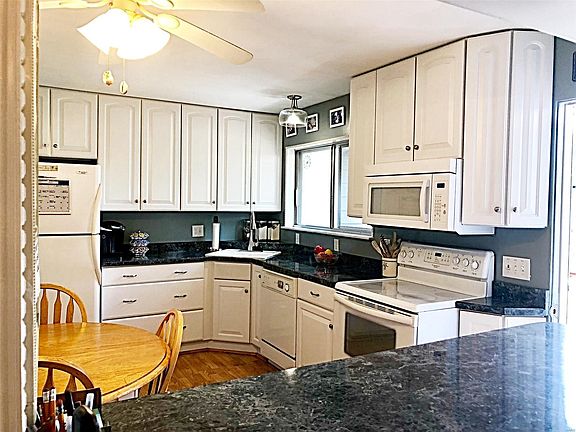 2nd image of 4560 Bridlewood Ter