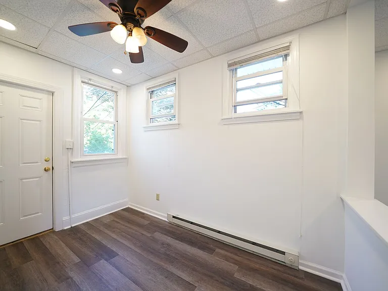 402 N Church St — Photo 8