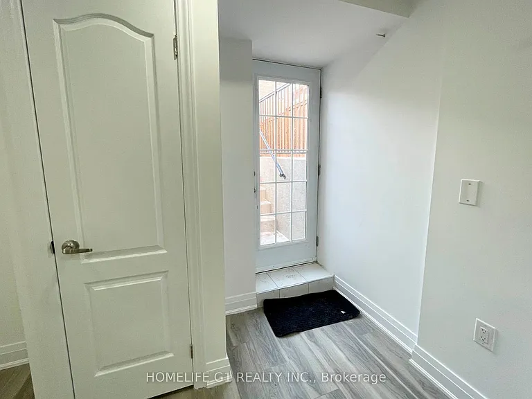 80 Lola Cres — Photo 2