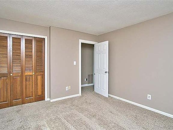 2nd image of 5149 Fairway Dr Unit 1