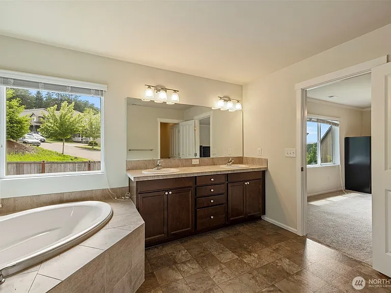 6605 Svea Ct NE — Photo 26