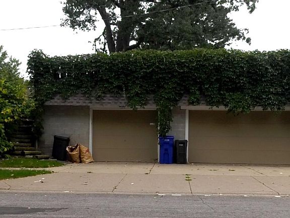 3+ Car Garage (Sun Deck above)