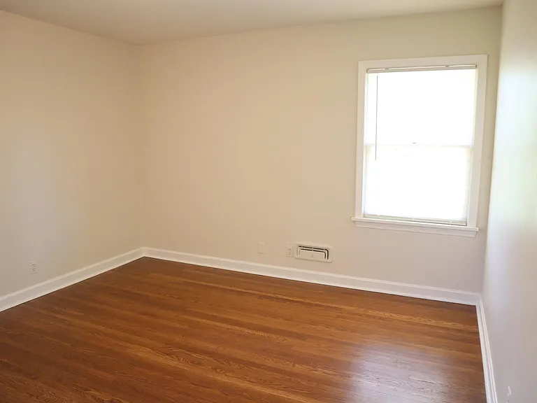 2331 Thornhill Rd — Photo 35