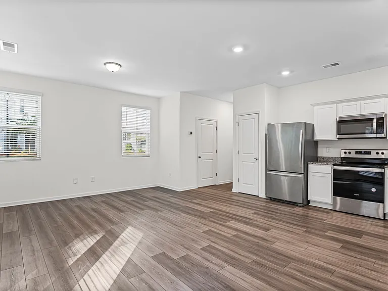 1012 Paddington Dr — Photo 7
