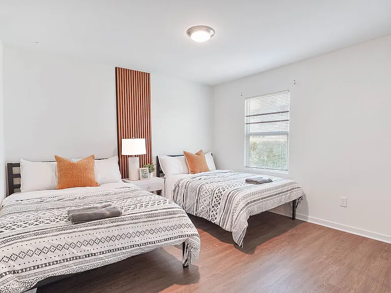 120 N Rowan Ave — Photo 33