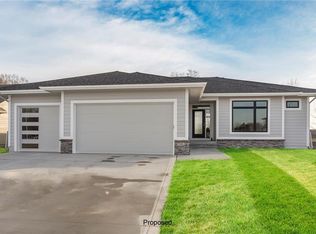 1812 Bentley Ct, Norwalk, IA 50211