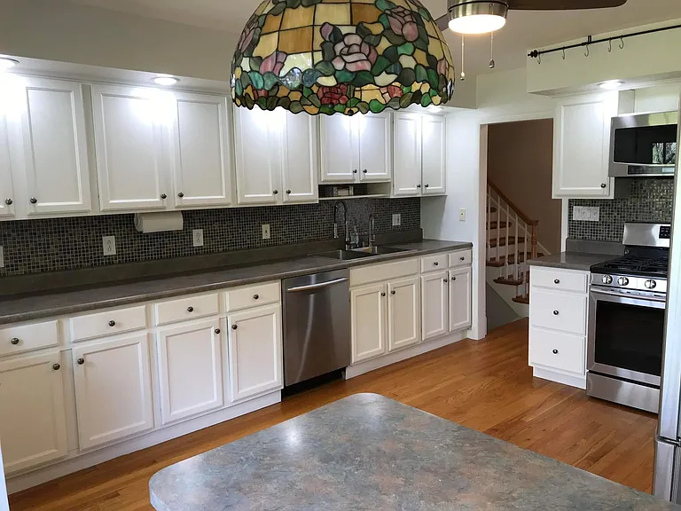Knollwood Dr — Photo 1