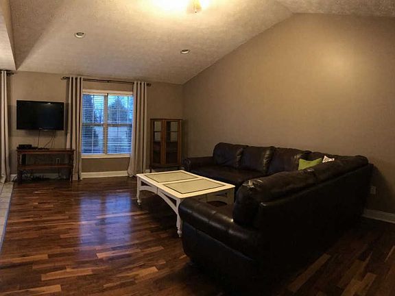 3rd image of 105 General Cleburn Dr