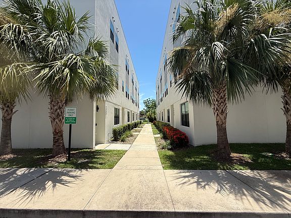 4th image of 1332 W Gray St #7