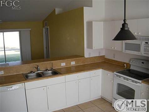 3rd image of 4419 NE 22nd Pl