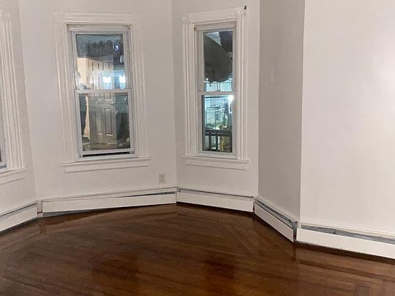 4th image of 111 Burnett St #2