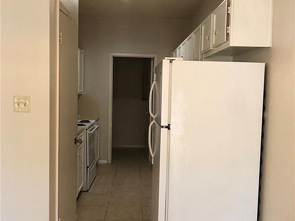 5th image of 7107 Silver Dale Dr APT B