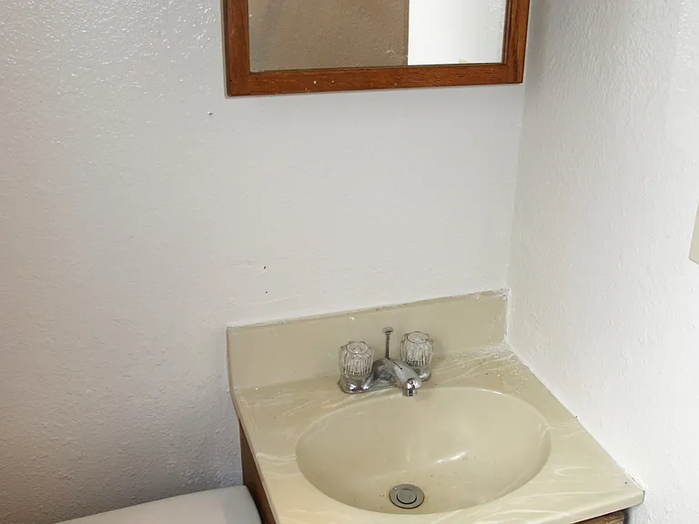 1001 NW Crosby Ave #1 & 2 — Photo 13